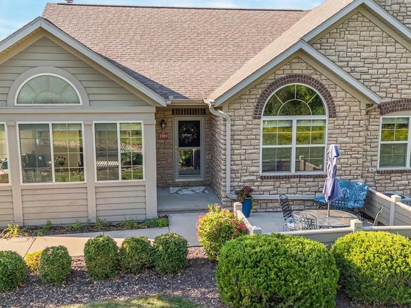 2303 E SIENNA WAY, Appleton, WI 54913