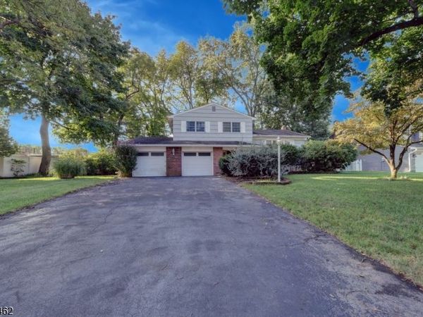 15 Jocelyn Pl, Pequannock, NJ 07444