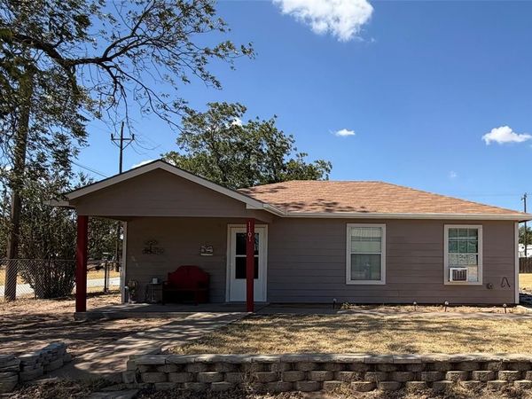 1101 N Stratton Street , Seymour, TX 76380