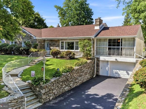 320 E KNOWLES AVENUE, GLENOLDEN, PA 19036