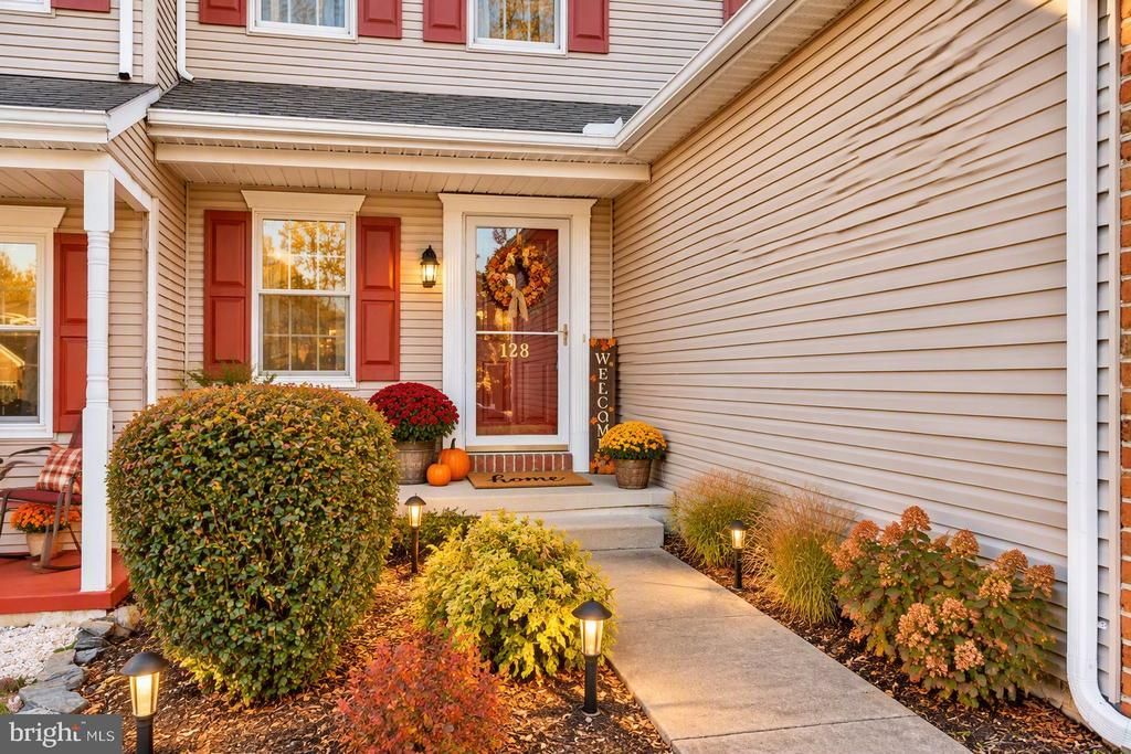 128 PALM LANE, LEBANON, PA 17042