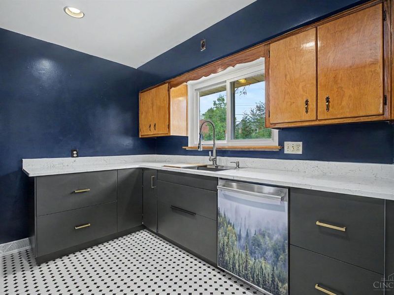 93 Julep Lane, Greenhills, OH 45218 Photo 13