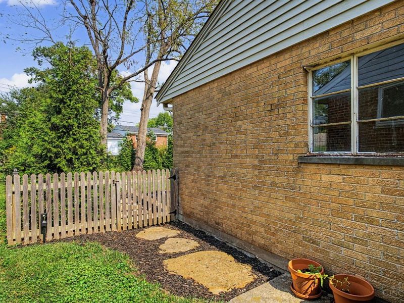 93 Julep Lane, Greenhills, OH 45218 Photo 38