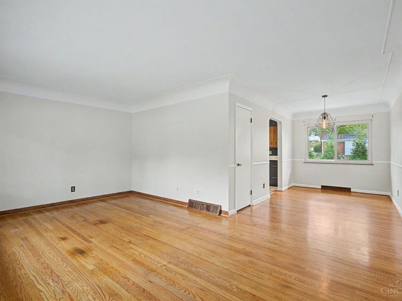 93 Julep Lane, Greenhills, OH 45218 Photo 6