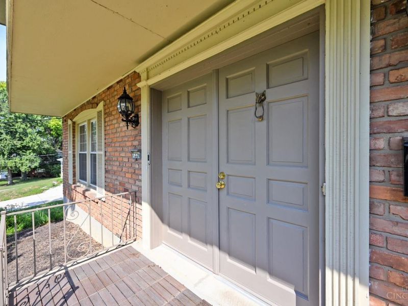 7226 Crinstead Court, Madeira, OH 45243 Photo 4