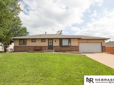 1207 Starview Lane, Lincoln, NE 68512