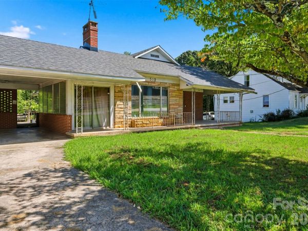 512 1st Street W, Conover, NC 28613