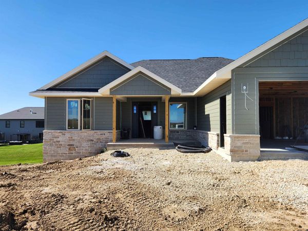 383 Gavin Circle, Peosta, IA 52068
