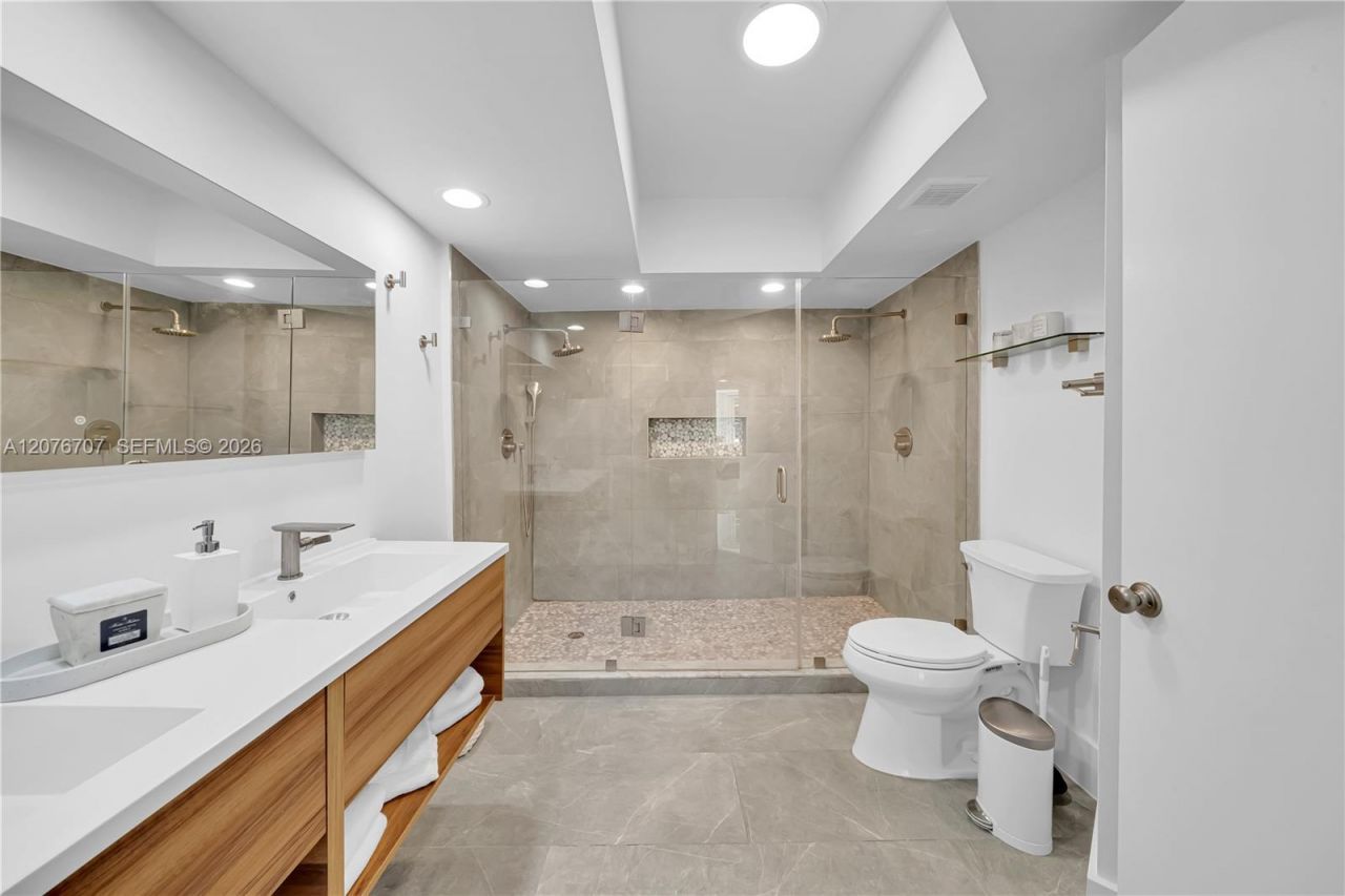 16425 Collins Ave , Unit 712, Sunny Isles Beach, FL 33160 Photo
