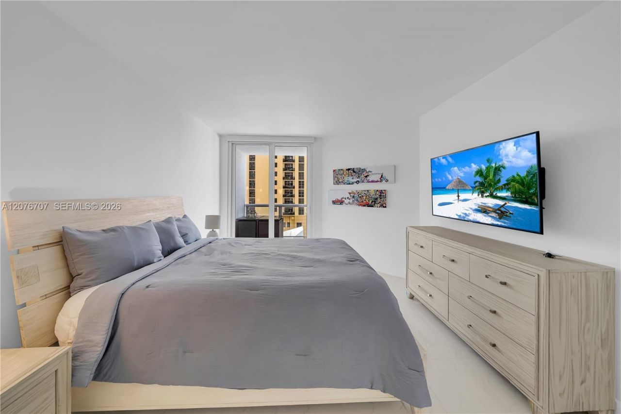 16425 Collins Ave , Unit 712, Sunny Isles Beach, FL 33160 Photo
