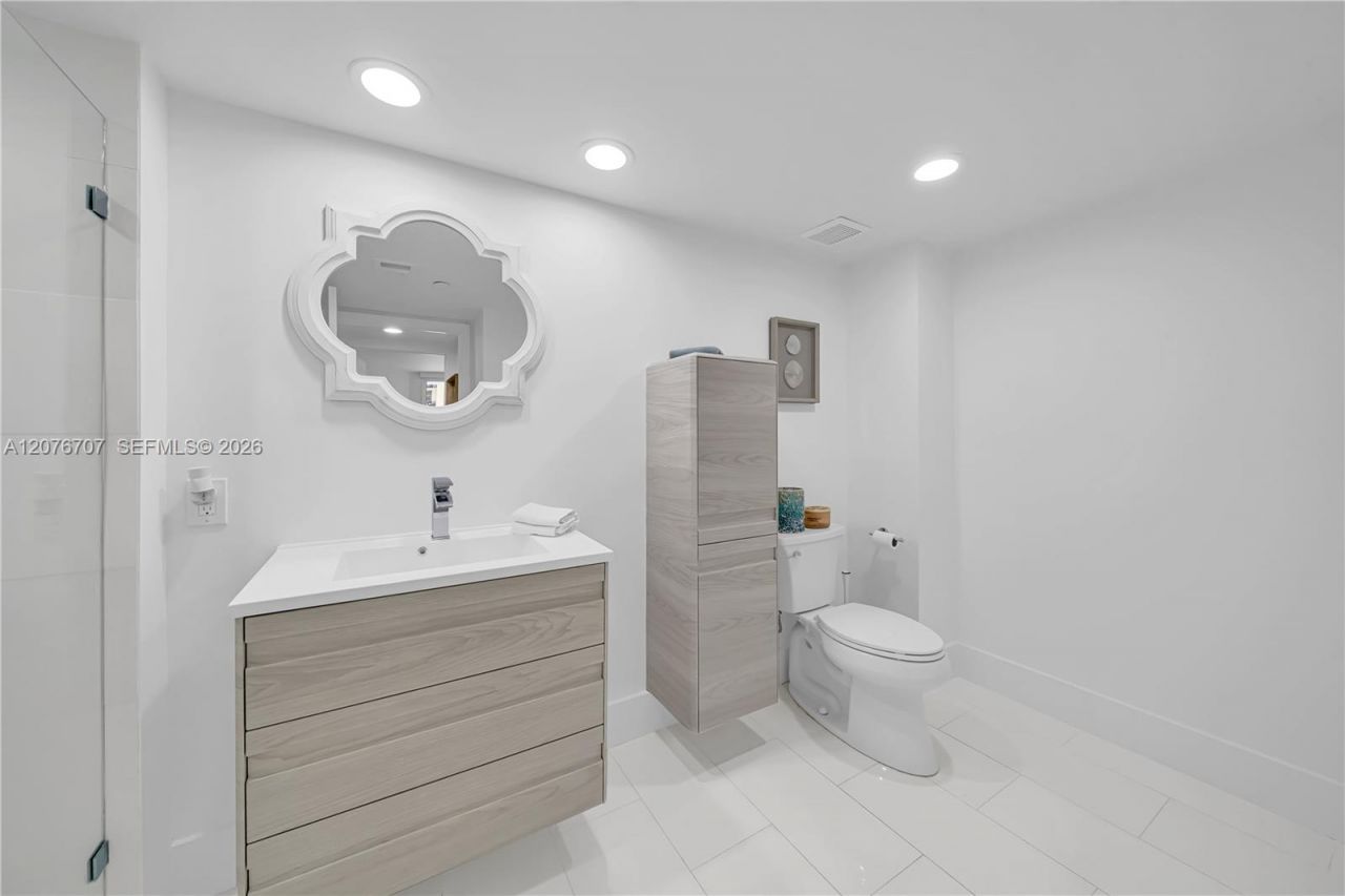 16425 Collins Ave , Unit 712, Sunny Isles Beach, FL 33160 Photo