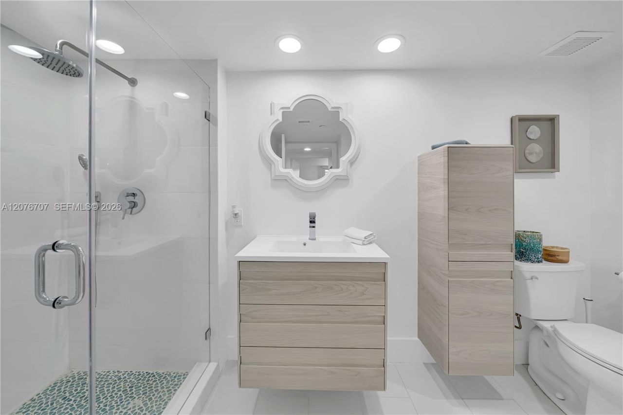 16425 Collins Ave , Unit 712, Sunny Isles Beach, FL 33160 Photo