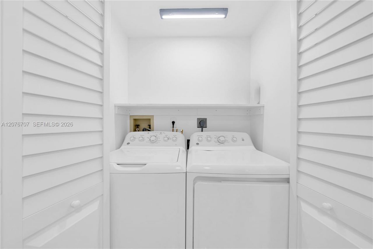 16425 Collins Ave , Unit 712, Sunny Isles Beach, FL 33160 Photo