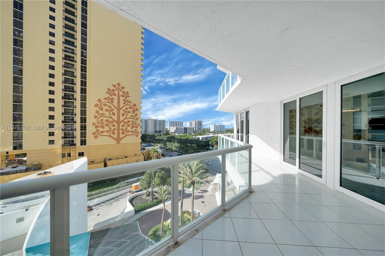16425 Collins Ave , Unit 712, Sunny Isles Beach, FL 33160 Photo