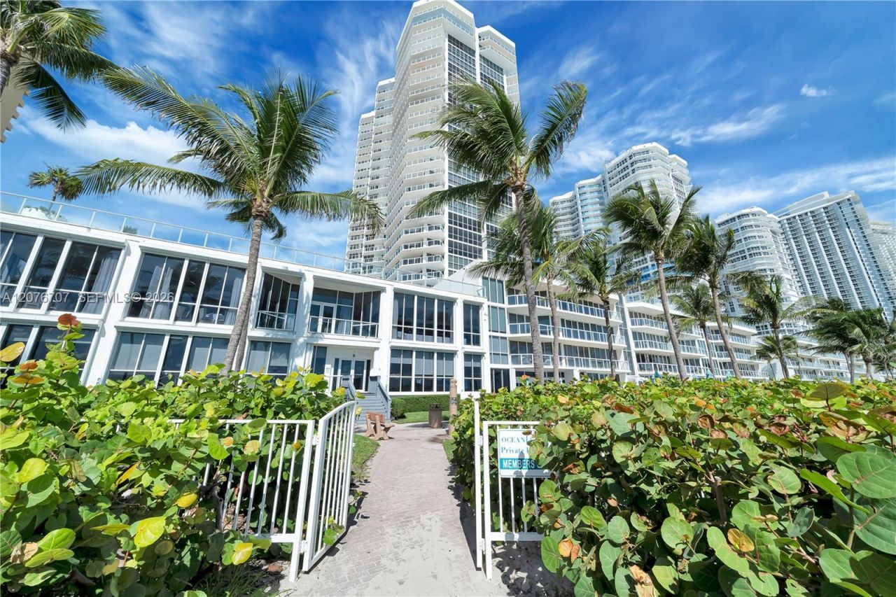 16425 Collins Ave , Unit 712, Sunny Isles Beach, FL 33160 Photo
