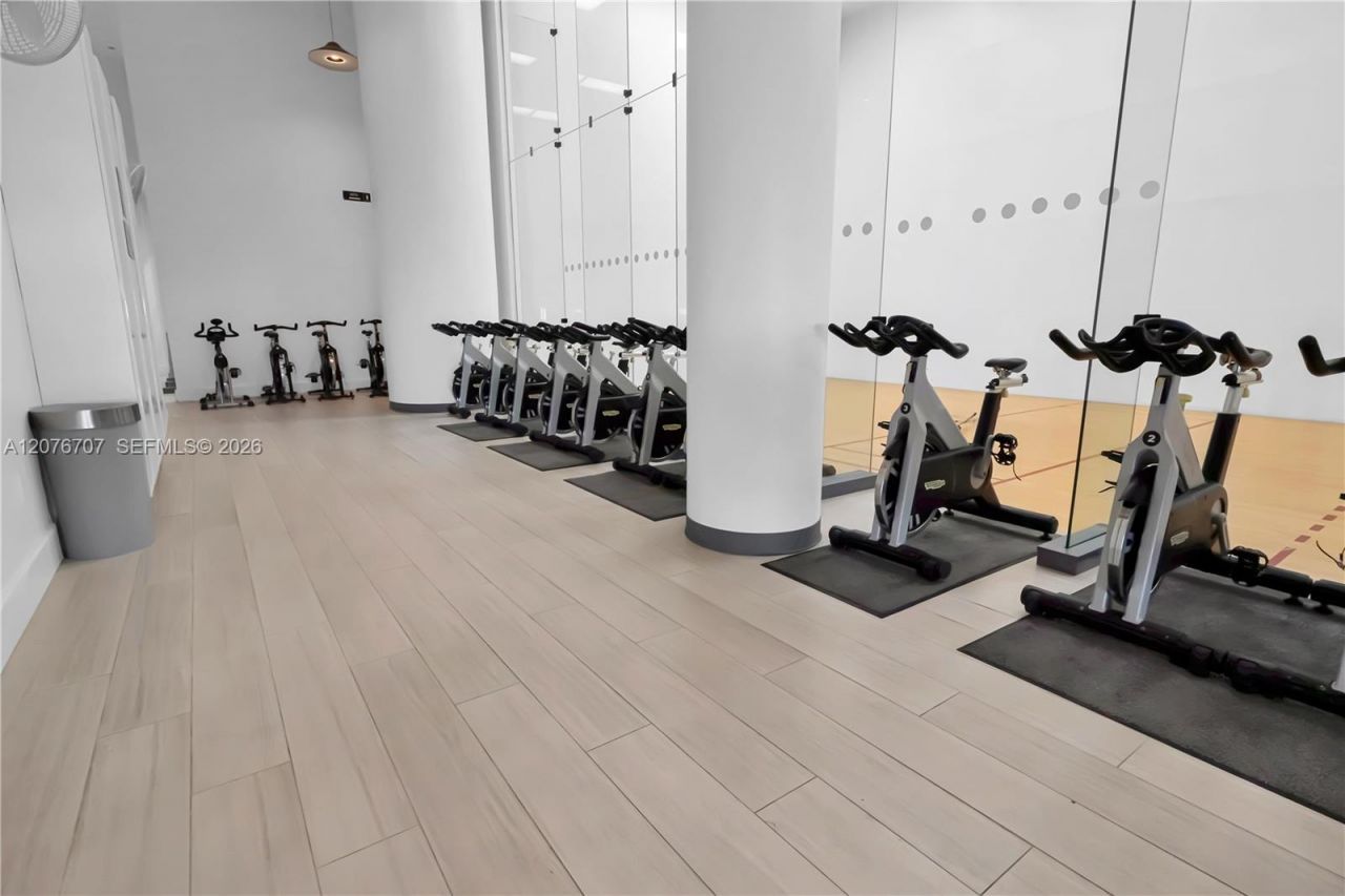 16425 Collins Ave , Unit 712, Sunny Isles Beach, FL 33160 Photo