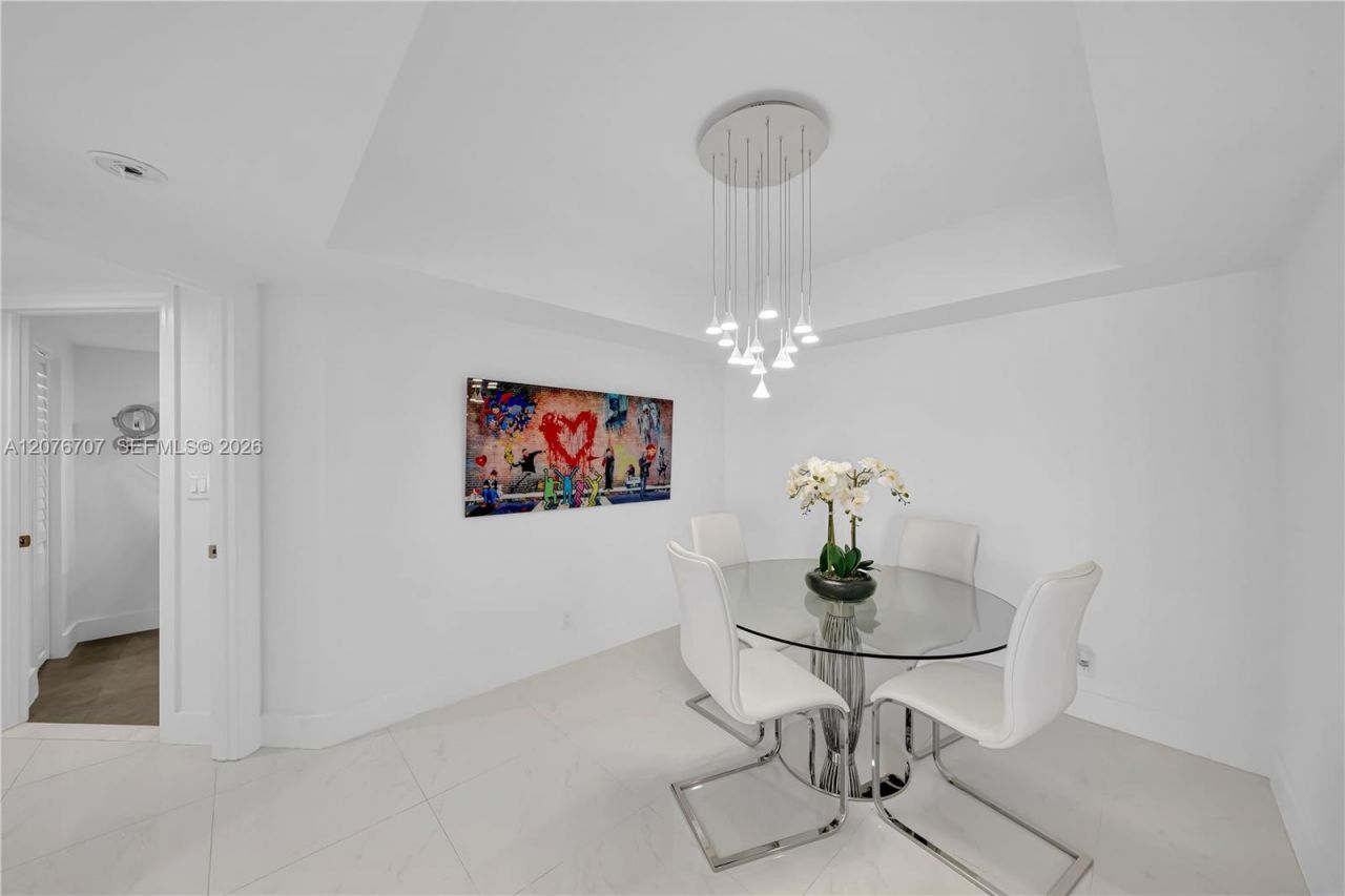 16425 Collins Ave , Unit 712, Sunny Isles Beach, FL 33160 Photo