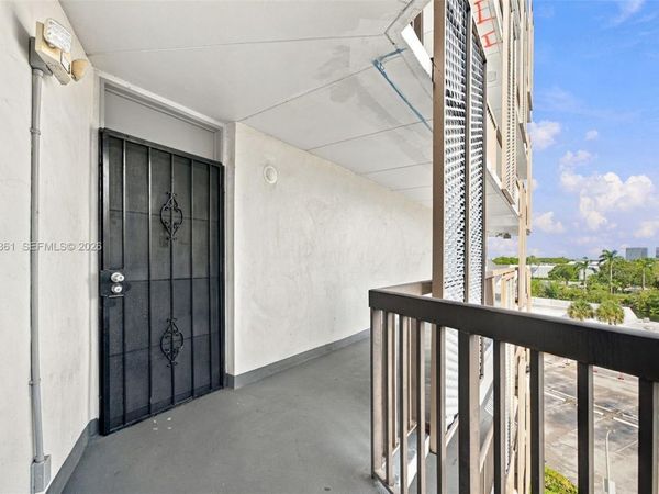 3475 N Country Club Dr , Unit 502, Aventura, FL 33180