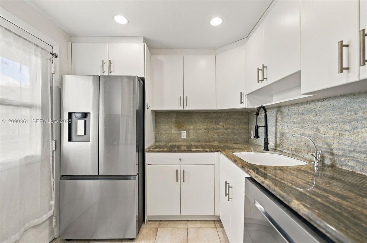 3475 N Country Club Dr, Unit 502, Aventura, FL 33180 Photo