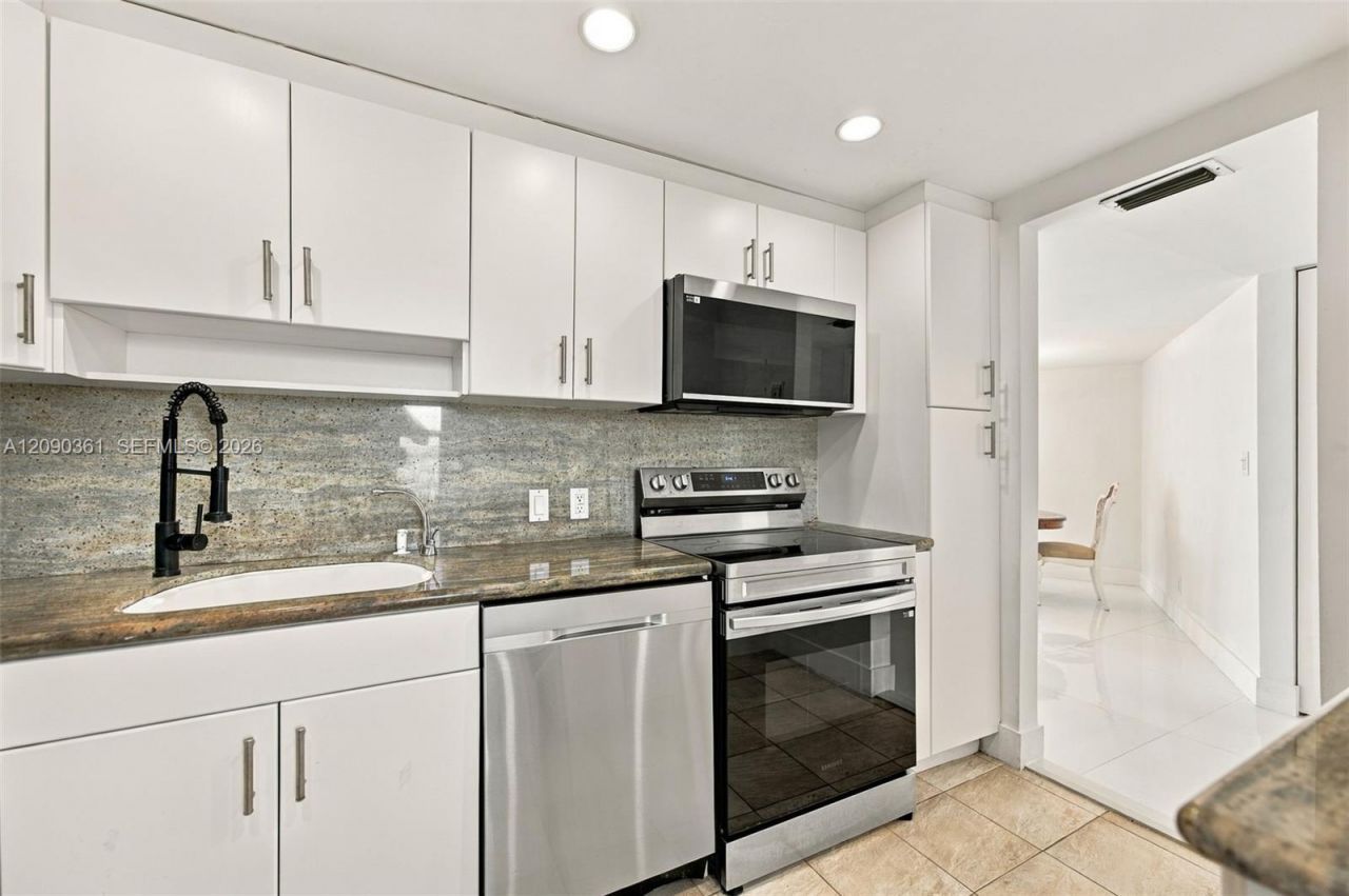 3475 N Country Club Dr, Unit 502, Aventura, FL 33180 Photo