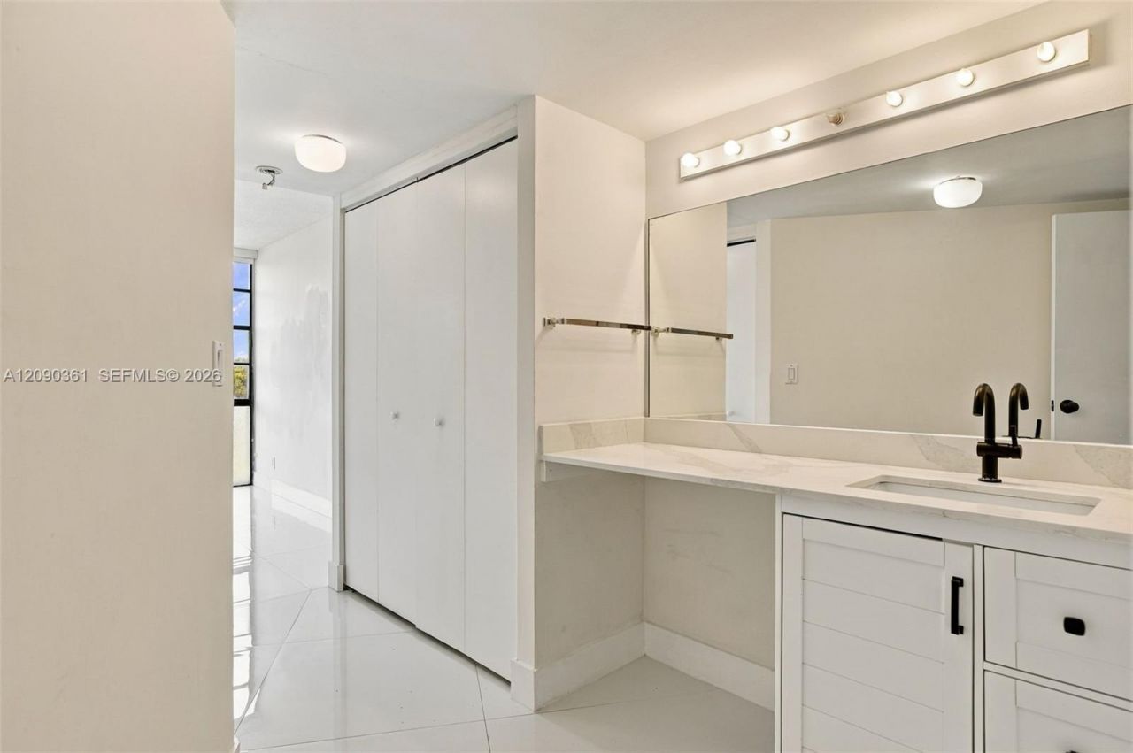 3475 N Country Club Dr, Unit 502, Aventura, FL 33180 Photo