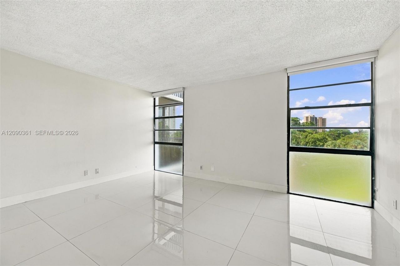 3475 N Country Club Dr, Unit 502, Aventura, FL 33180 Photo