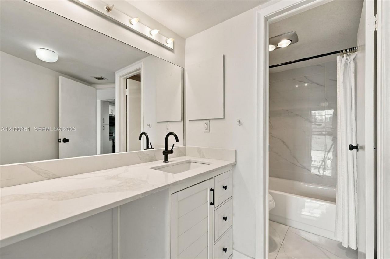 3475 N Country Club Dr, Unit 502, Aventura, FL 33180 Photo