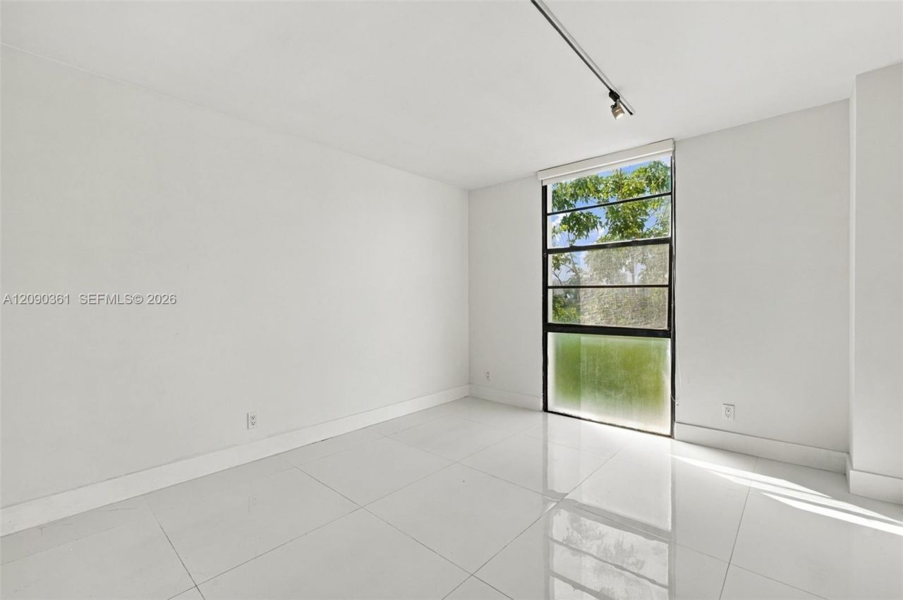 3475 N Country Club Dr, Unit 502, Aventura, FL 33180 Photo