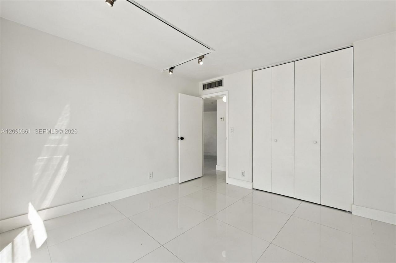 3475 N Country Club Dr, Unit 502, Aventura, FL 33180 Photo
