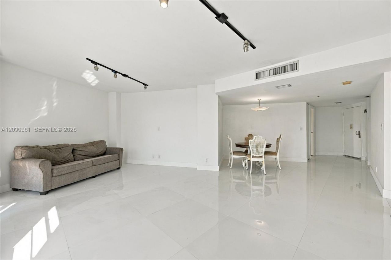 3475 N Country Club Dr, Unit 502, Aventura, FL 33180 Photo