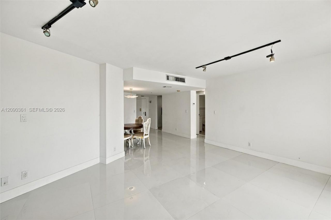 3475 N Country Club Dr, Unit 502, Aventura, FL 33180 Photo