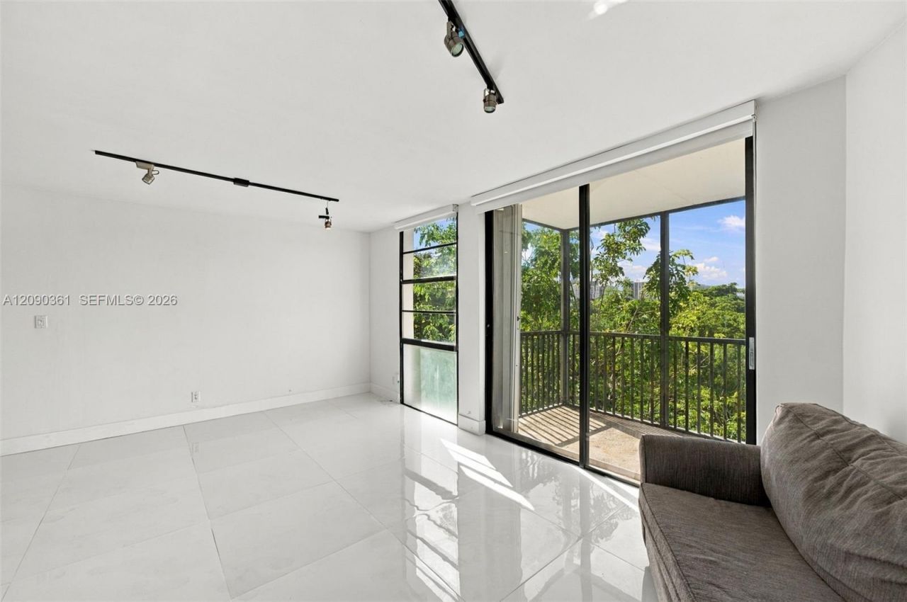 3475 N Country Club Dr, Unit 502, Aventura, FL 33180 Photo