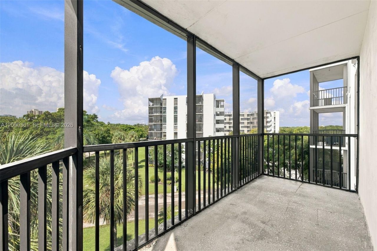 3475 N Country Club Dr, Unit 502, Aventura, FL 33180 Photo