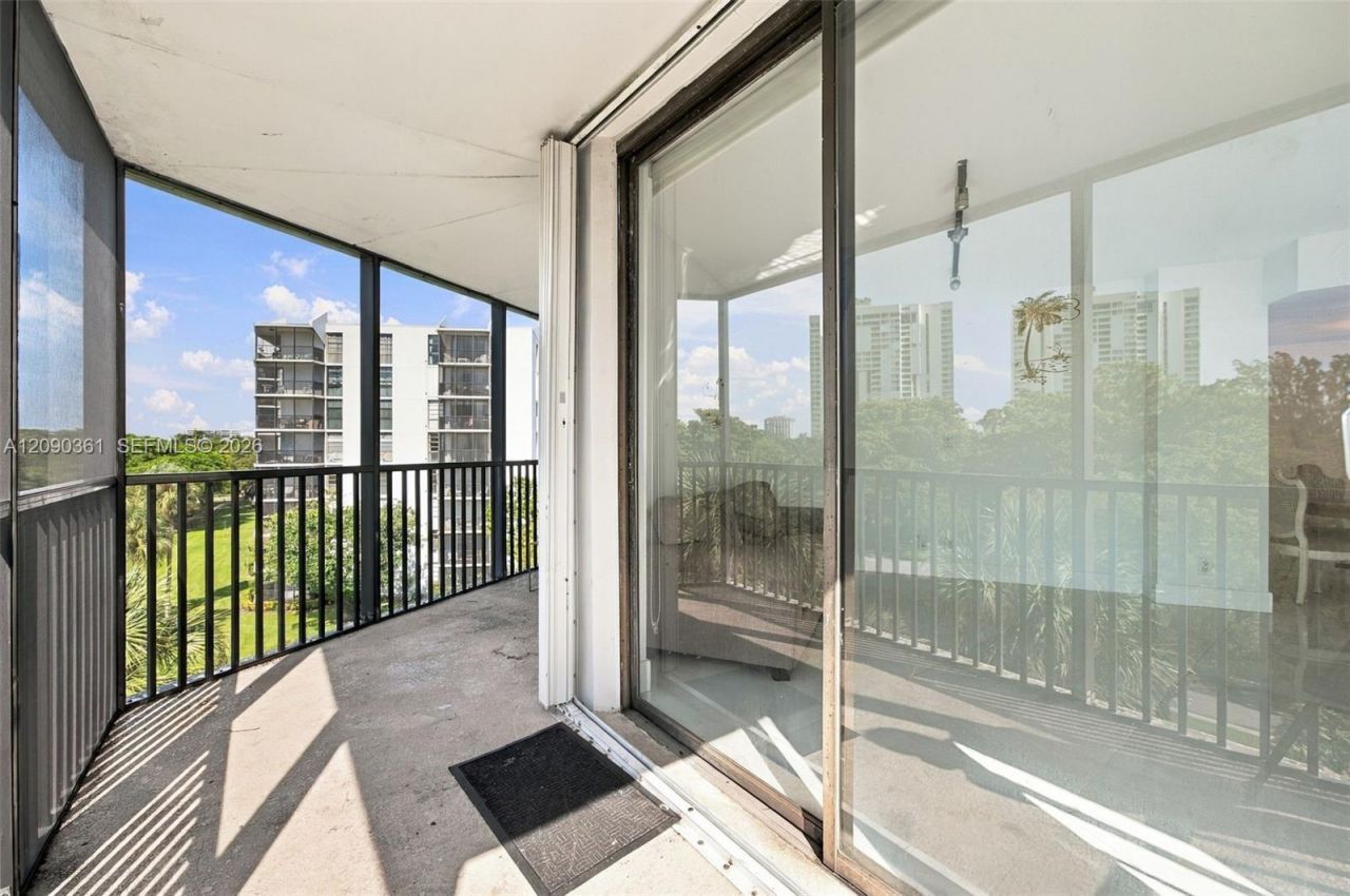 3475 N Country Club Dr, Unit 502, Aventura, FL 33180 Photo
