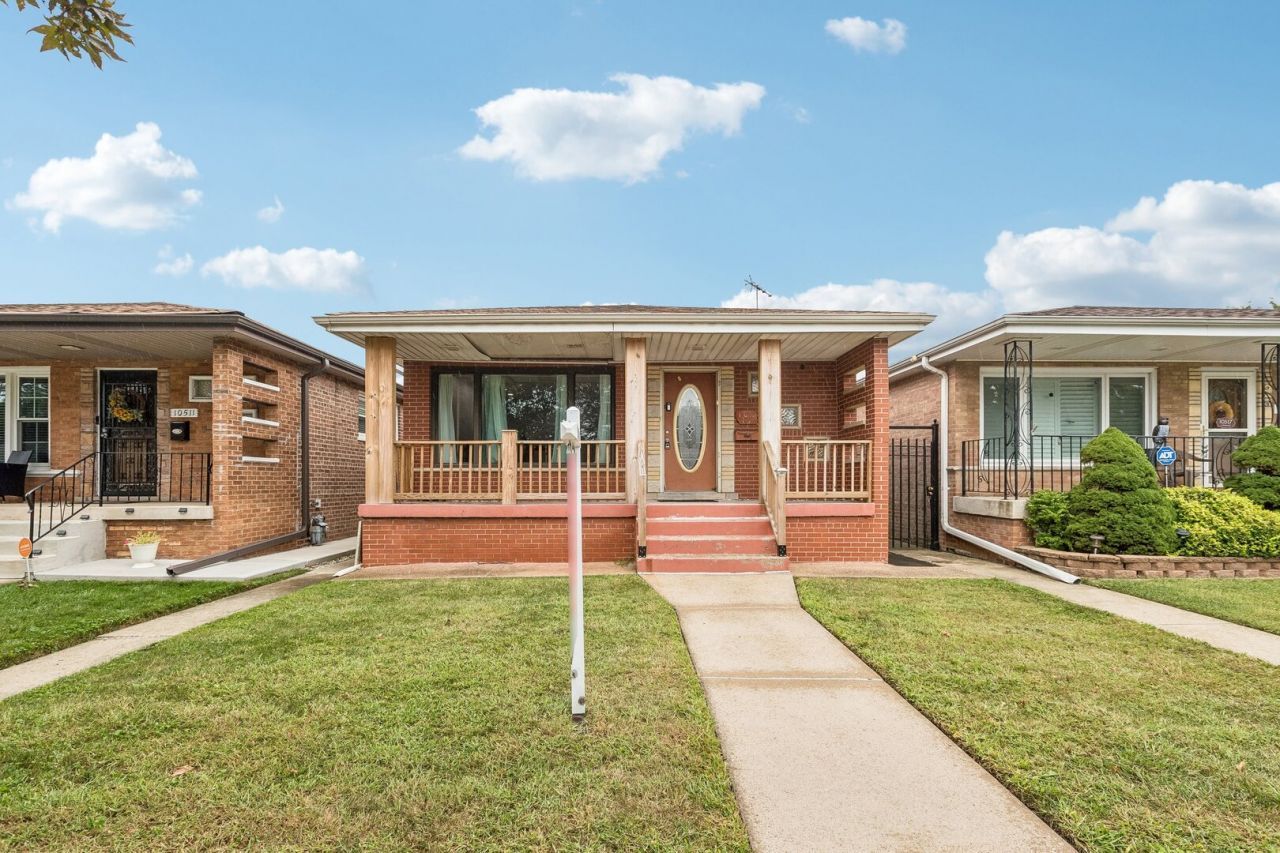 10513 S Avenue E, Chicago, IL 60617 Main Photo