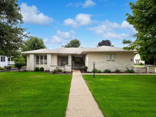 5349 Griffin Lane , Bettendorf, IA 52722