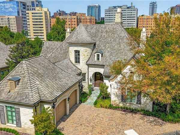 711 Ward Parkway, Kansas City, MO 64112
