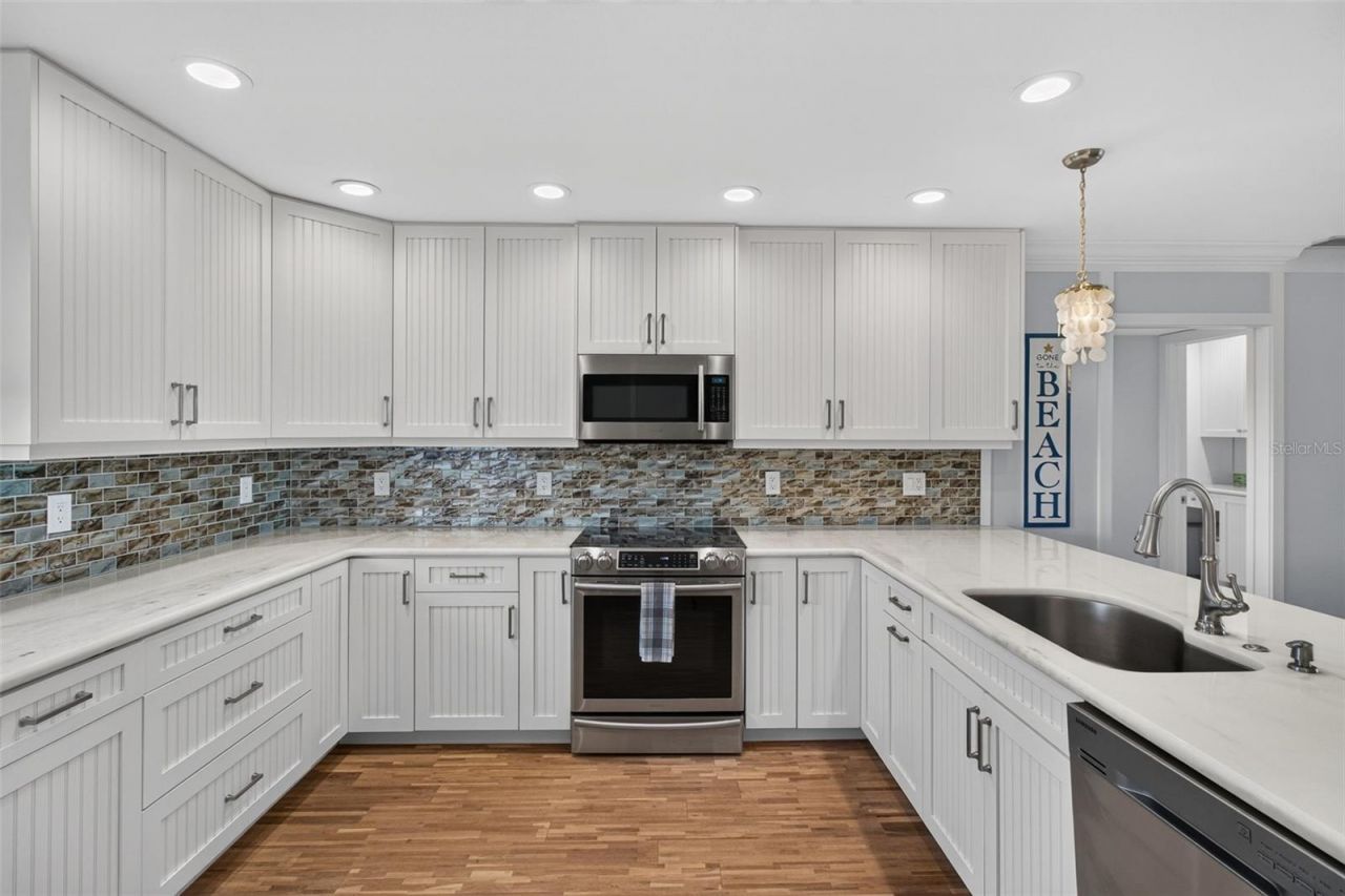 326 Windrush Boulevard, Unit 202, Indian Rocks Beach, FL 33785 Photo