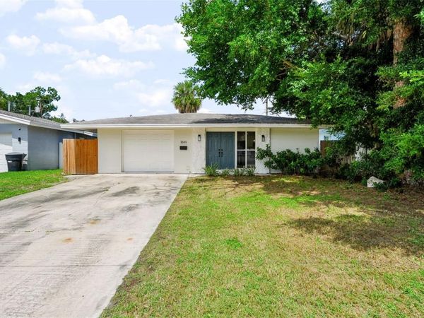 1849 NEW HAMPSHIRE AVENUE NE, ST PETERSBURG, FL 33703