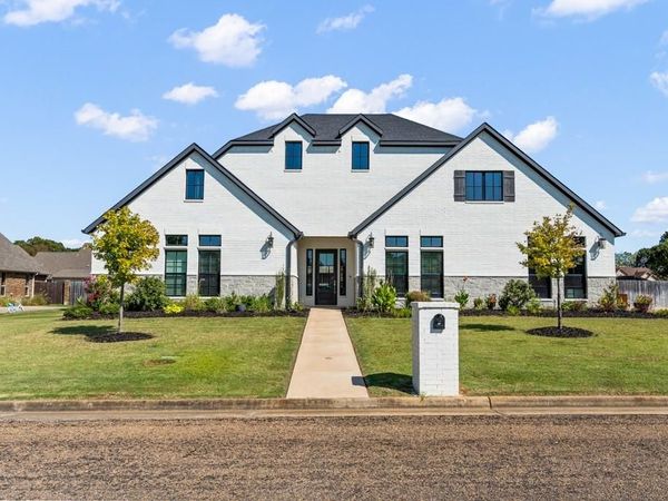 209 Devonshire Street , Mount Pleasant, TX 75455