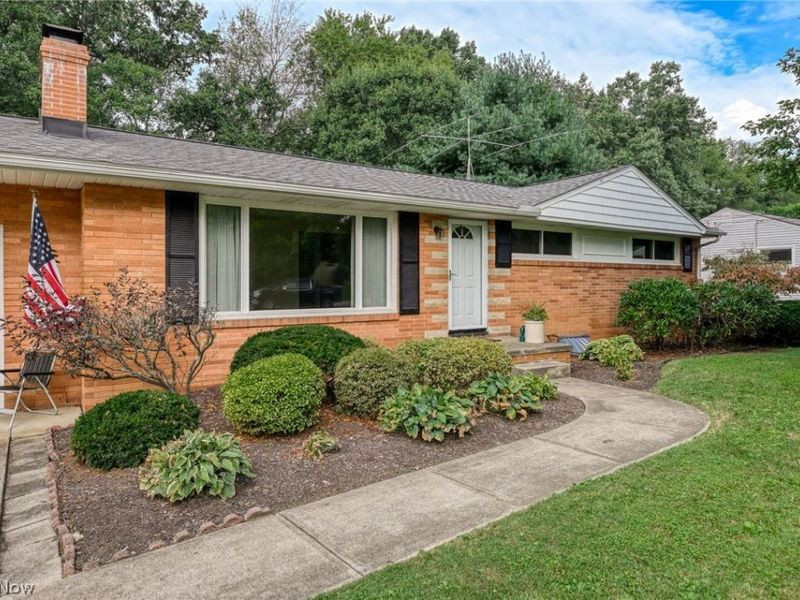 5665 Echodell Avenue NW, North Canton, OH 44720 Photo 3