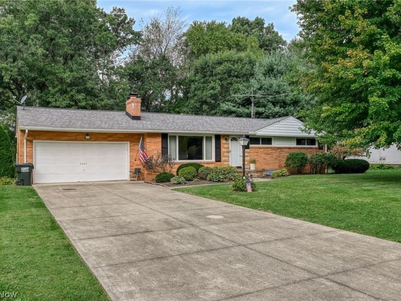 5665 Echodell Avenue NW, North Canton, OH 44720 Photo 4