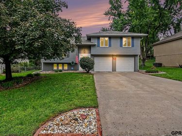 1005 Overland Trail, Papillion, NE 68046