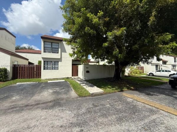 9764 NW 4th Ln , Unit 9764, Miami, FL 33172