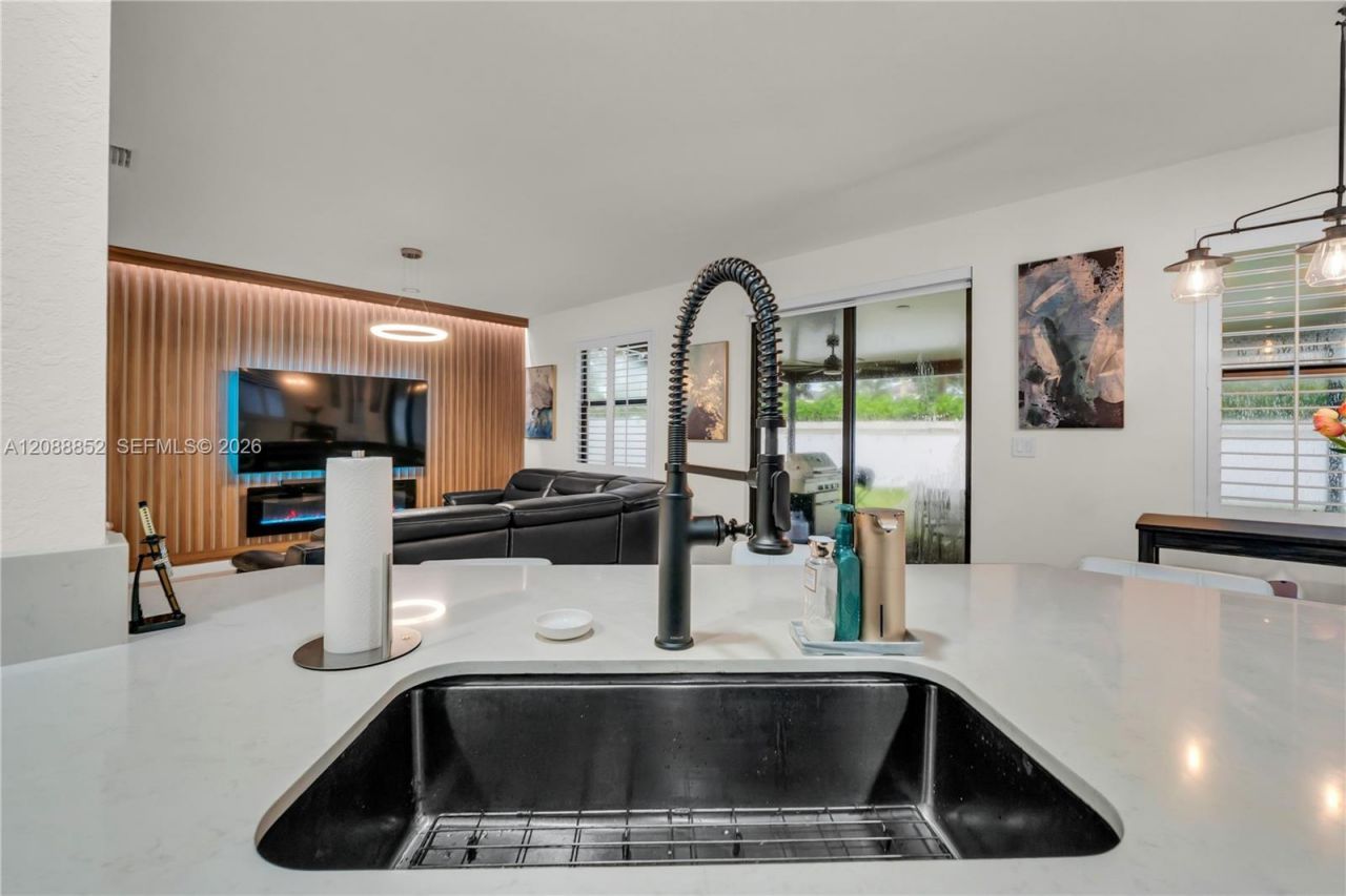 3573 W 106th Ter , Hialeah, FL 33018 Photo