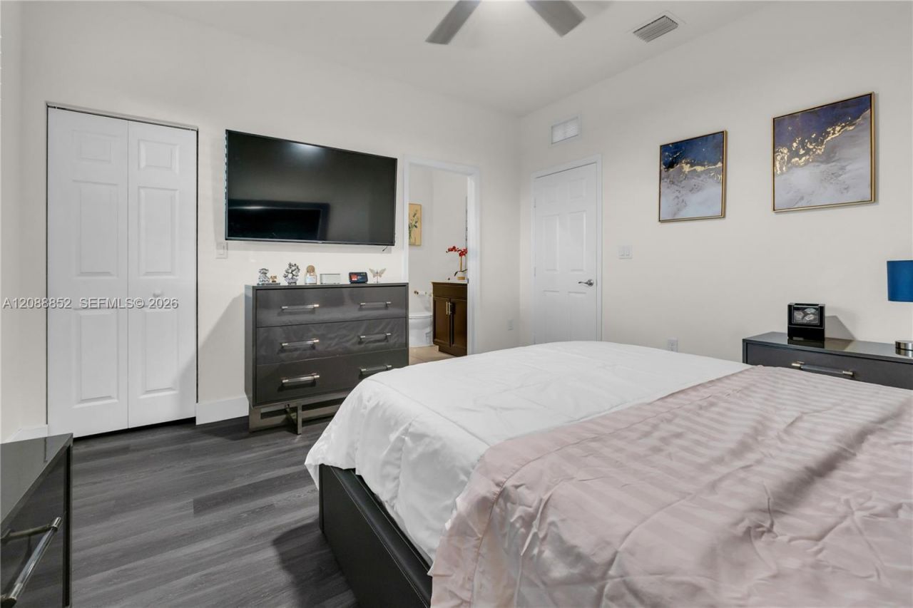 3573 W 106th Ter , Hialeah, FL 33018 Photo