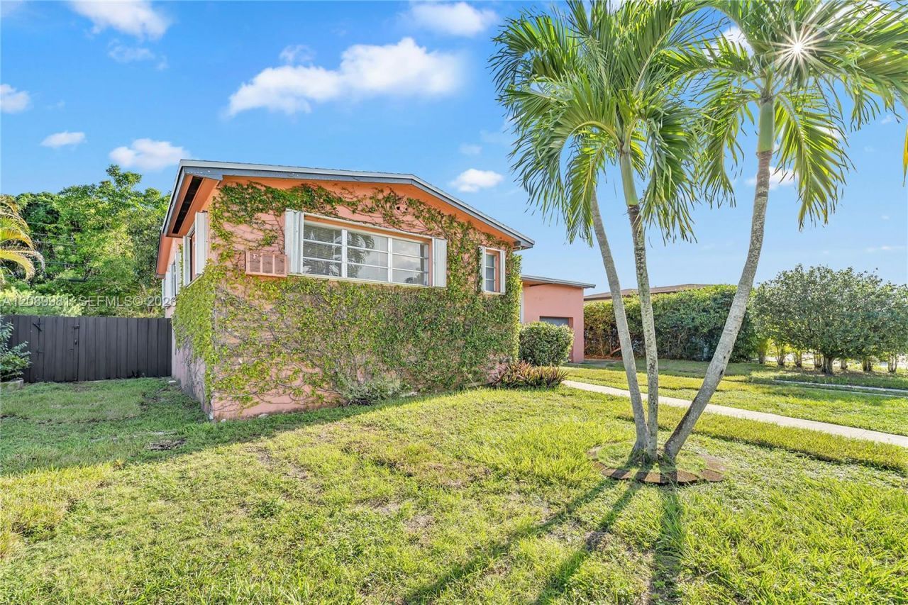 7970 SW 17th St , Miami, FL 33155 Photo