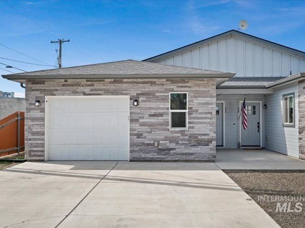 11 N 1st Street East, Homedale, ID 83628