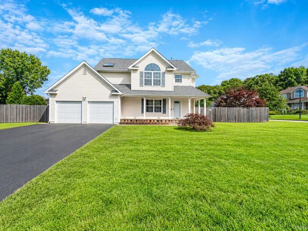 19 Oceanview Boulevard , Manorville, NY 11949
