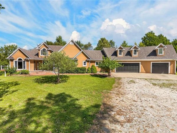 1401 Pinecrest Drive, Bethany, MO 64424